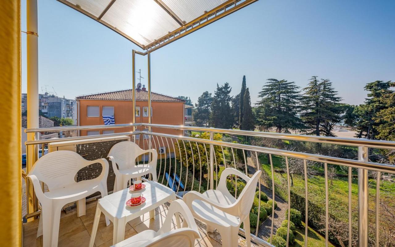 Valessia House With Apartment Umag Bagian luar foto