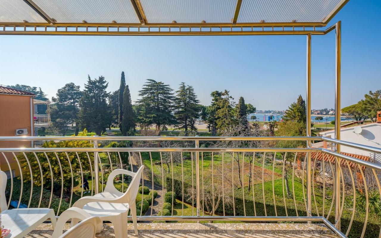 Valessia House With Apartment Umag Bagian luar foto