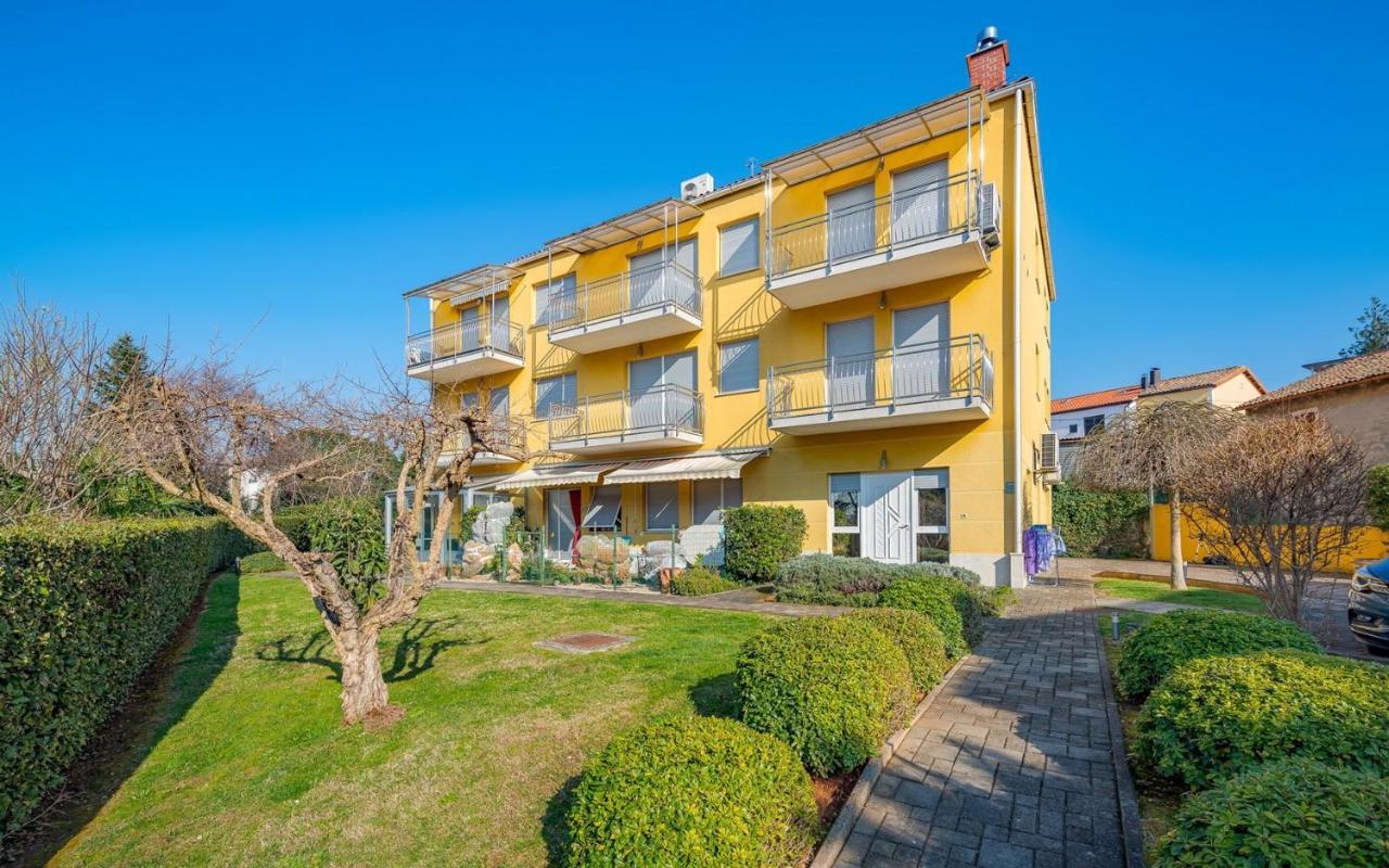 Valessia House With Apartment Umag Bagian luar foto