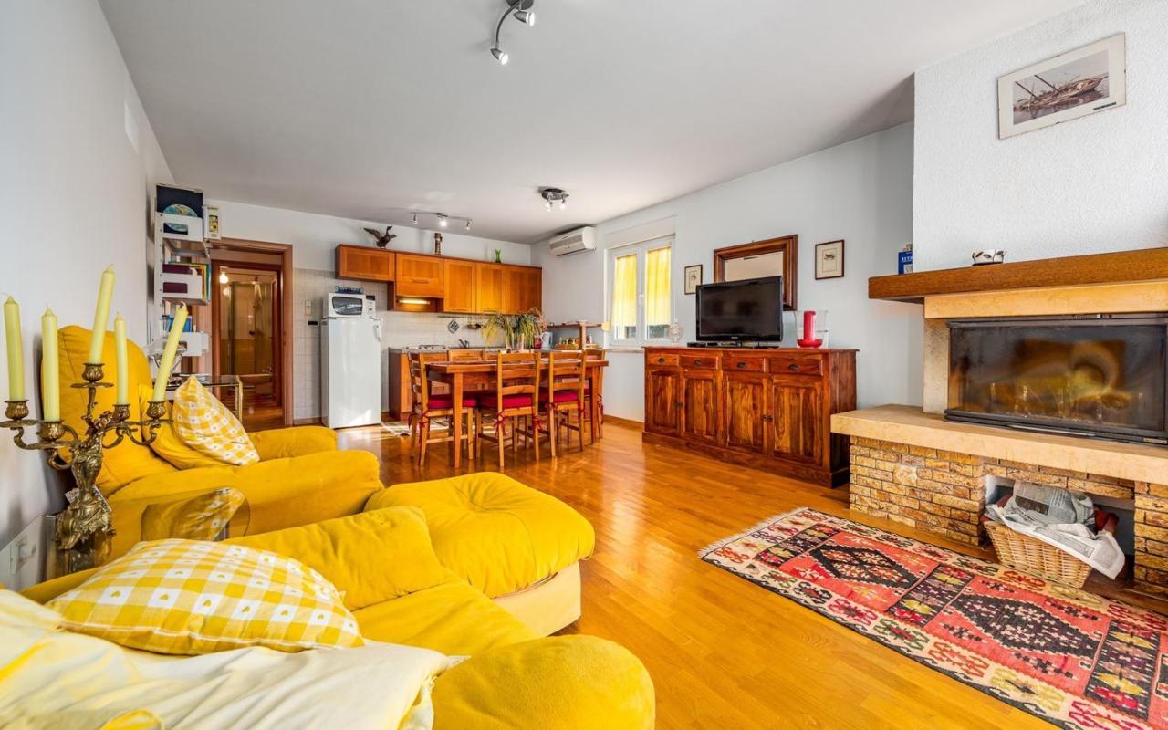 Valessia House With Apartment Umag Bagian luar foto