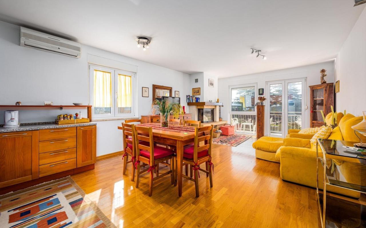 Valessia House With Apartment Umag Bagian luar foto